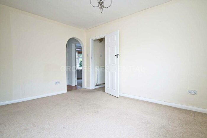 2 Bedroom Maisonette To Rent In Errol Gardens, New Malden, KT3