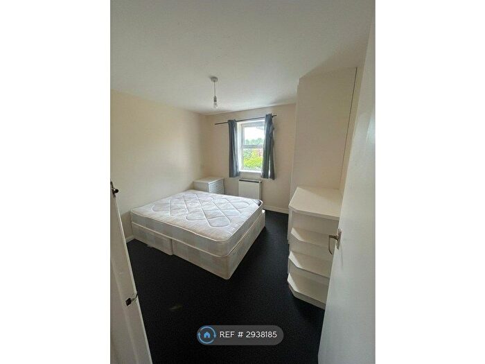 2 Bedroom Flat To Rent In Downings, Newham, E6