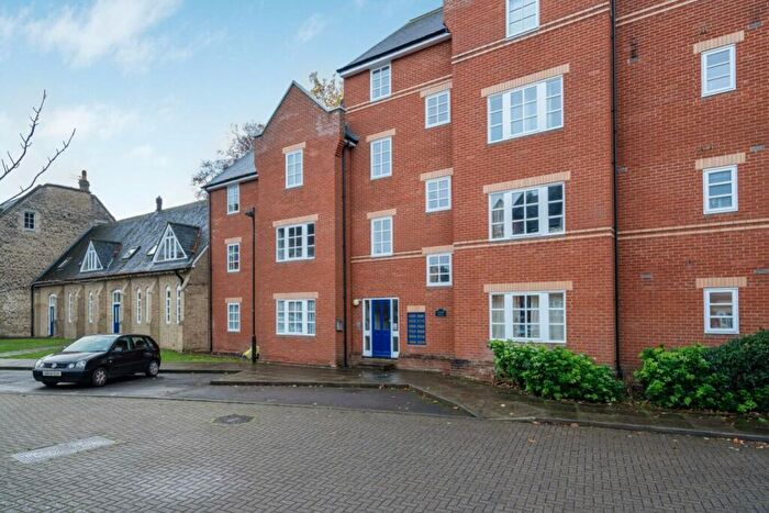 2 Bedroom Apartment To Rent In The Manor House, Bennett Crescent, Oxford, OX4