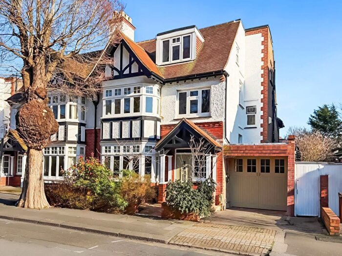 6 Bedroom Semi Detached House For Sale In York Avenue, Hove, BN3