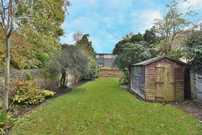 3 Bedroom Flat To Rent In St. Cuthberts Road, Kilburn, NW2