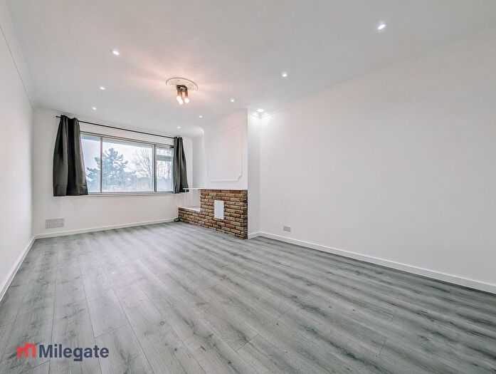 2 Bedroom Maisonette To Rent In Rochester Drive, Bexley, DA5