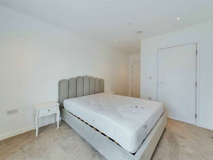 2 Bedroom Flat To Rent In Cendal Crescent, Whitechapel, – Bedrooms Flat, E1