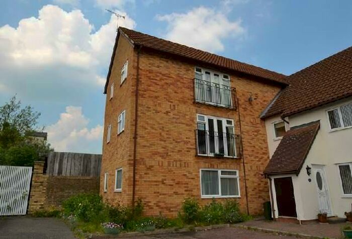 2 Bedroom Flat To Rent In Black Swan Court Priory Street, Ware, SG12