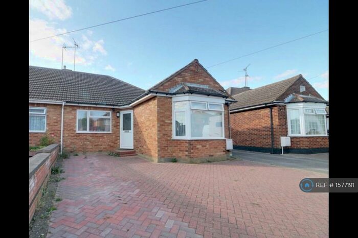 4 Bedroom Bungalow To Rent In Rossfold Road, Luton, LU3