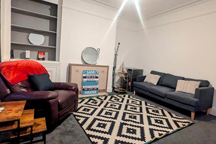 2 Bedroom Terraced House To Rent In Pennington Grove, Leeds, LS6