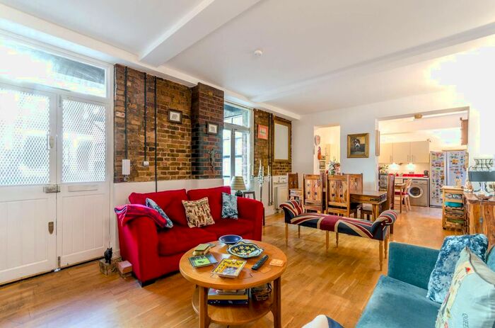 2 Bedroom Flat To Rent In New Wharf Road, King's Cross, London, N1