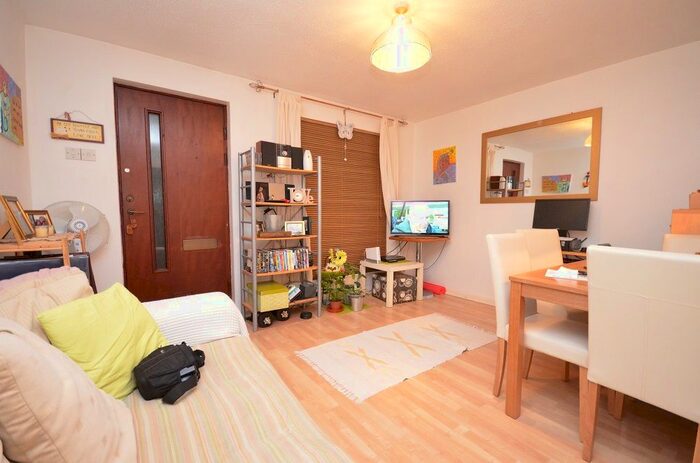 1 Bedroom Flat To Rent In Kinburn Street, London, SE16