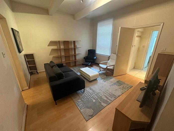 3 Bedroom Apartment To Rent In Townhead Street, S1