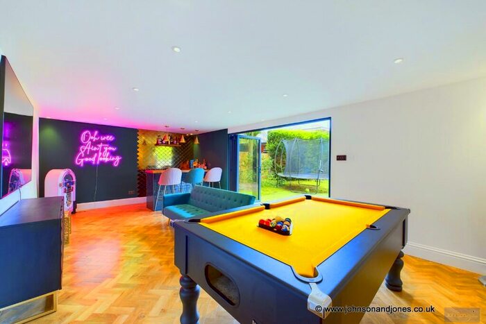 3 Bedroom Detached House To Rent In Sandalwood Avenue, Chertsey, Surrey, KT16