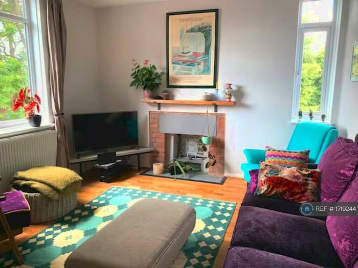 2 Bedroom Flat To Rent In Banister House, London, E9