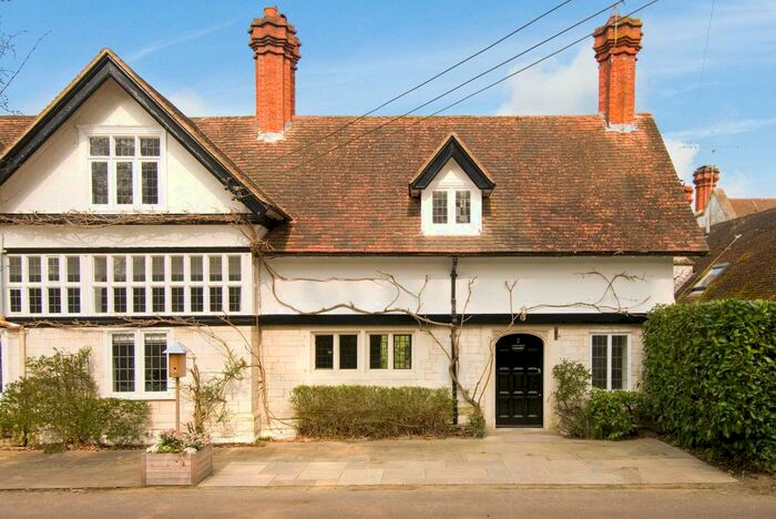 4 Bedroom Semi-Detached House To Rent In School Lane Medmenham, SL7