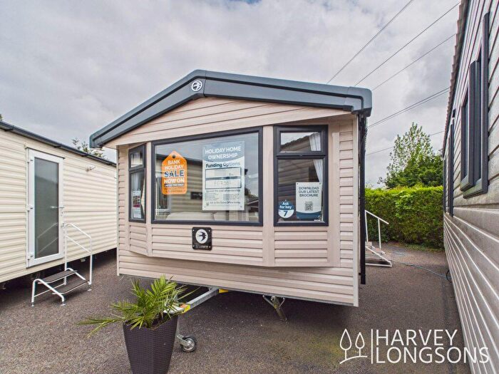 2 Bedroom Park Home For Sale In Birchington Vale Holiday Park, CT7