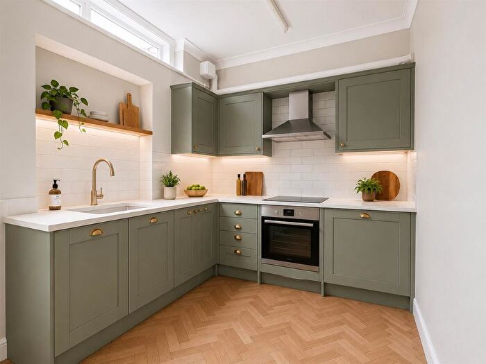 2 Bedroom Flat To Rent In Okehampton Road, Exeter, EX4
