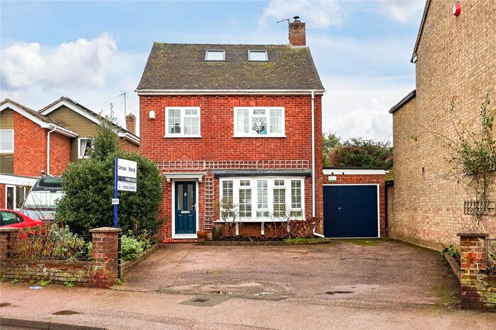 4 Bedroom Detached House For Sale In Dunstable Road, Toddington, Bedfordshire, LU5