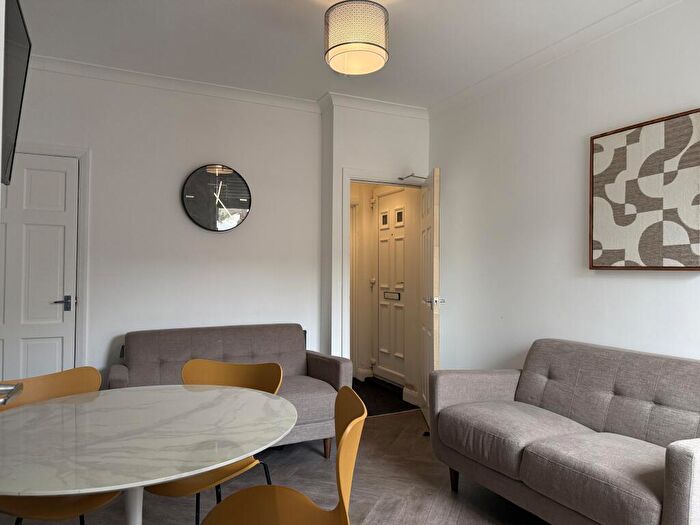 1 Bedroom Terraced House To Rent In Spare Rooms - Student House - West End, LN1