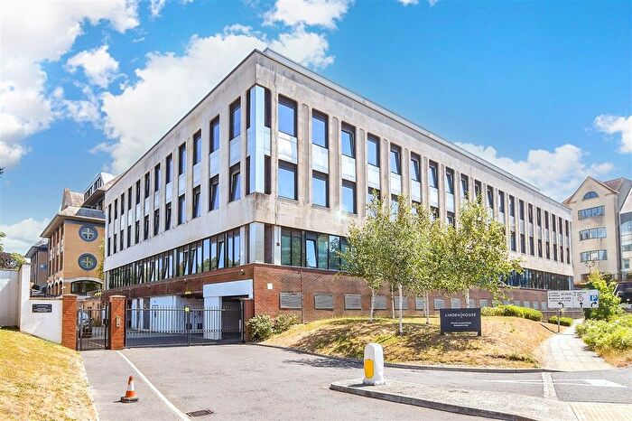 2 Bedroom Flat For Sale In Chart Way, Horsham, West Sussex, RH12