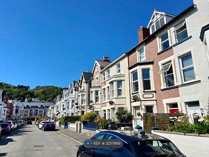 2 Bedroom Flat To Rent In Clifton Road, Llandudno, LL30