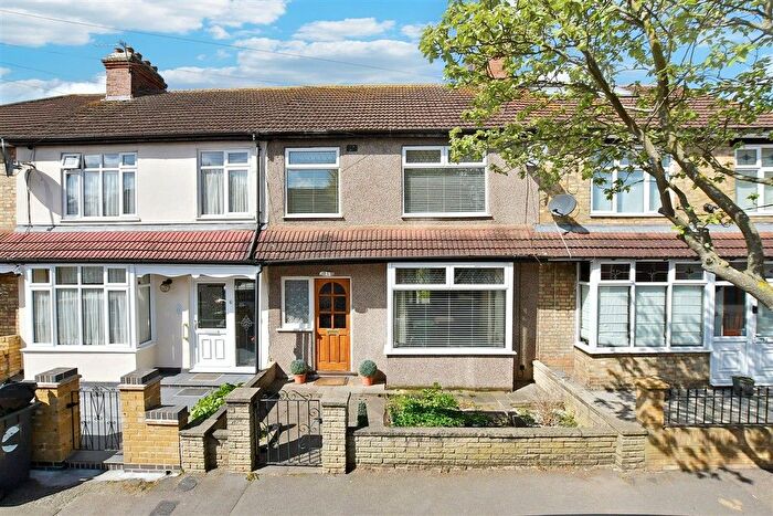 3 Bedroom Terraced House For Sale In Tufton Road, Chingford, E4