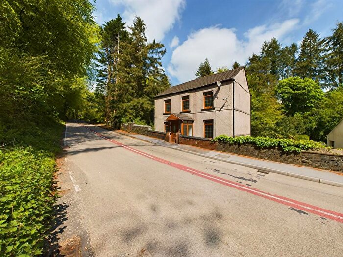 4 Bedroom Detached House For Sale In Cwmbach Road, Llanelli, SA15