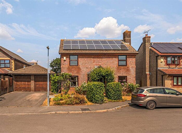 4 Bedroom Detached House For Sale In Chandler Way, Chippenham, SN15