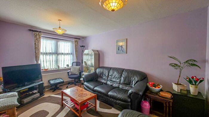 3 Bedroom End Of Terrace House For Sale In Goosander Way, West Thamesmead, SE28