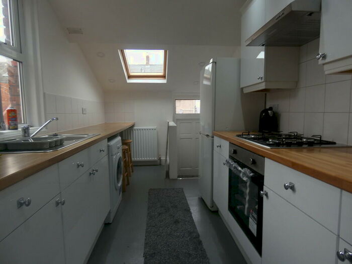 3 Bedroom Flat To Rent In Tosson Terrace, NE6