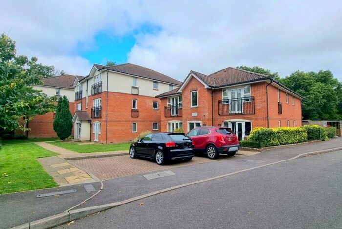 2 Bedroom Flat To Rent In Elmcroft Court, Three Bridges Road, Crawley, West Sussex., RH10