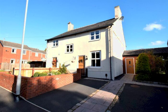 2 Bedroom Semi-Detached House To Rent In School Street, Westhoughton, Bolton, BL5