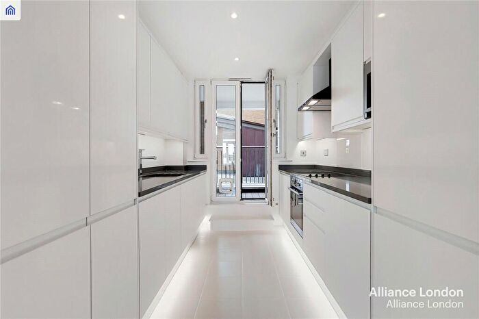 2 Bedroom Apartment To Rent In Dundee Wharf, Three Colt Street, E14