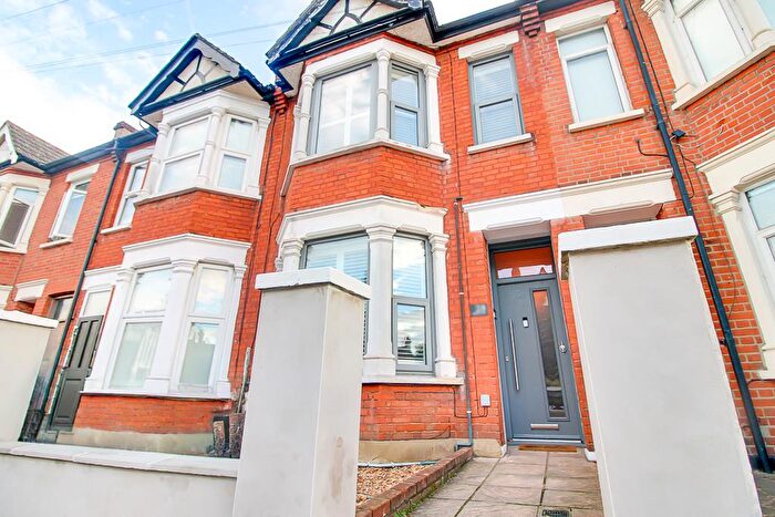 3 Bedroom House For Sale In Rochford Avenue, Westcliff-on-Sea, SS0