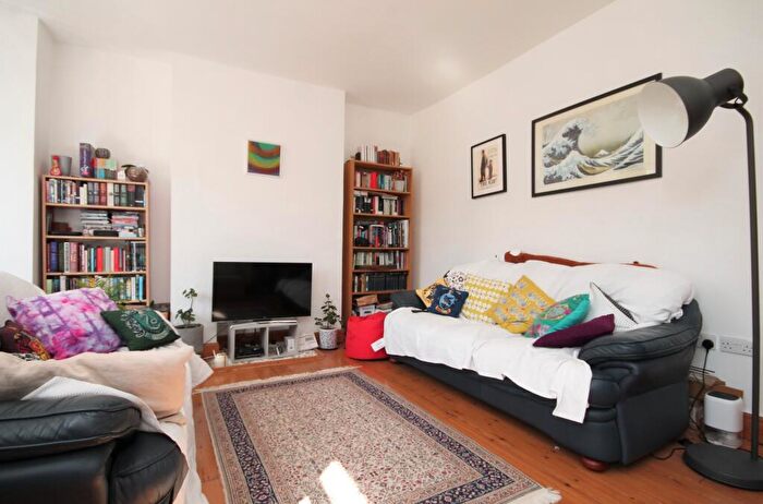 2 Bedroom Flat To Rent In Palace Gates Road, Alexandra Palace, N22