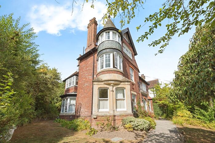 1 Bedroom Flat For Sale In Warwick Park, Tunbridge Wells, Kent, TN2