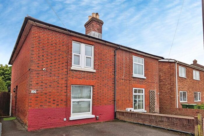 3 Bedroom Semi-Detached House To Rent In Clarendon Road, SO16