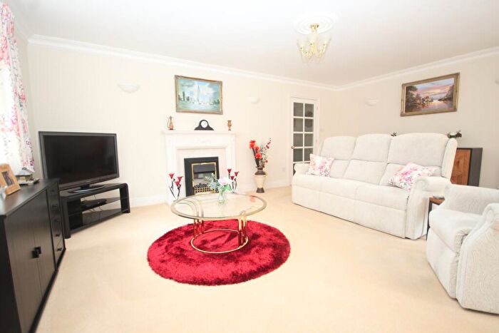 2 Bedroom Apartment For Sale In The Avenue, Branksome Park, BH13