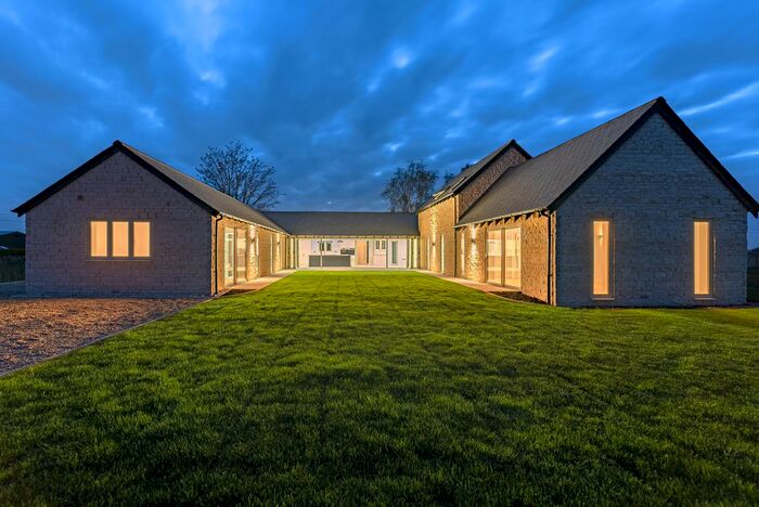 5 Bedroom Barn Conversion For Sale In The Hollow, Ramsey, PE26