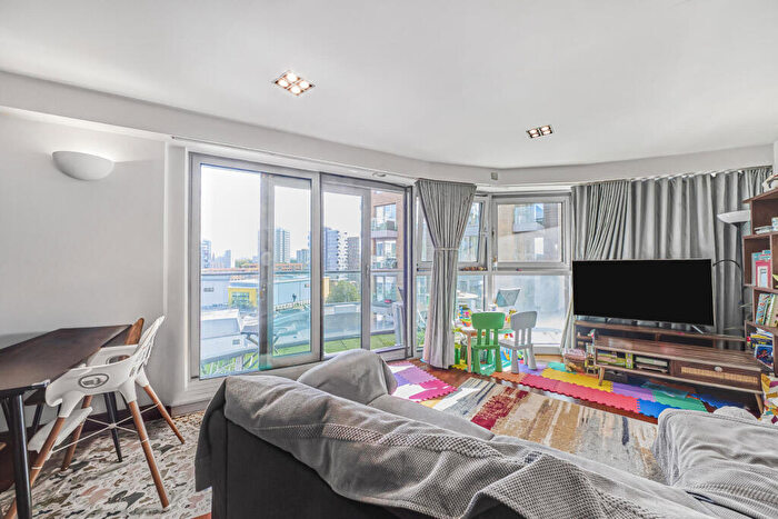2 Bedroom Apartment To Rent In Bridges Court Road, Battersea, London, SW11