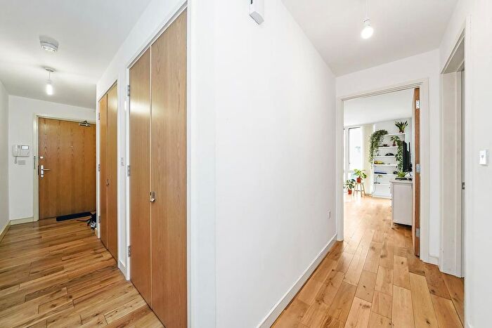 1 Bedroom Flat For Sale In Jacks Farm Way, London, E4