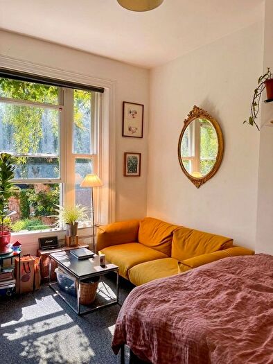1 Bedroom Flat To Rent In Amhurst Road, London, E8