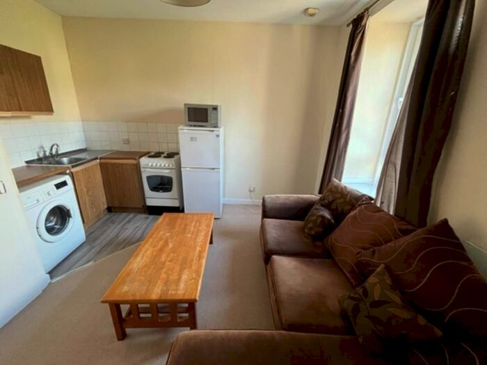 1 Bedroom Flat To Rent In Fleuchar Street, Dundee, DD2