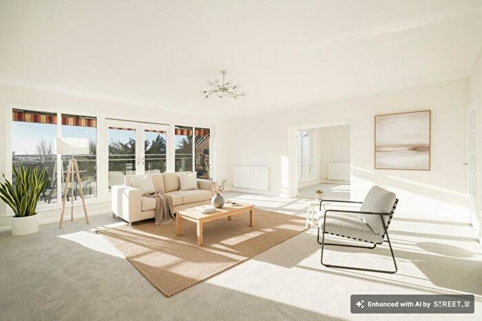 3 Bedroom Apartment For Sale In Whinfell Court, Sheffield, S11