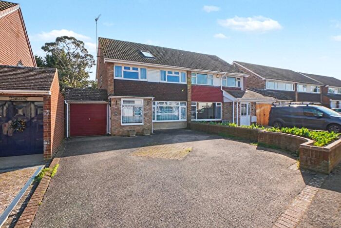 4 Bedroom Semi Detached House For Sale In Shurland Avenue, Sittingbourne, Kent, ME10