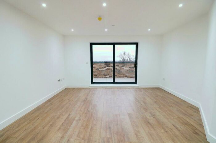 2 Bedroom Apartment To Rent In High Road, Ilford, IG3