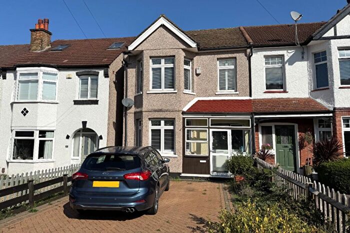 3 Bedroom End Of Terrace House For Sale In Blakehall Road, Carshalton, Greater London, SM5