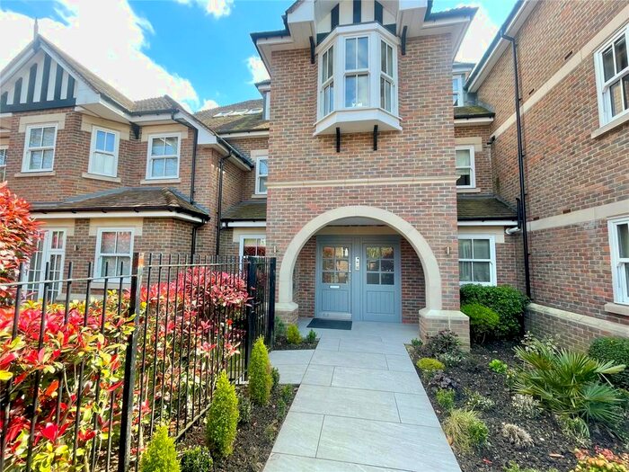 3 Bedroom Flat To Rent In Shenley Hill, Radlett, Hertfordshire, WD7