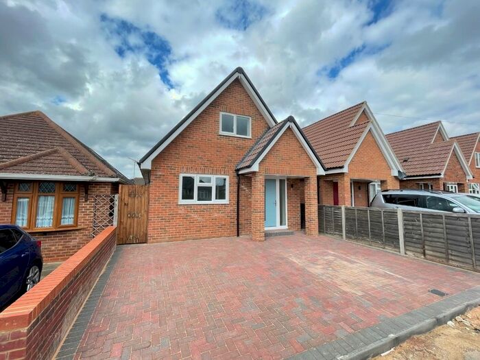 3 Bedroom Detached House To Rent In Gooseberry Hill, Luton, Bedfordshire, LU3