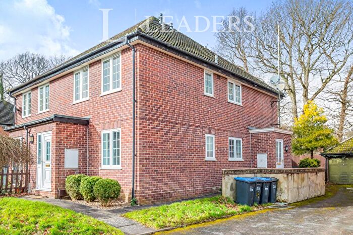 1 Bedroom Flat To Rent In The Dell, RH19