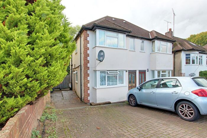 2 Bedroom Flat To Rent In Deepdene Court, London, N21