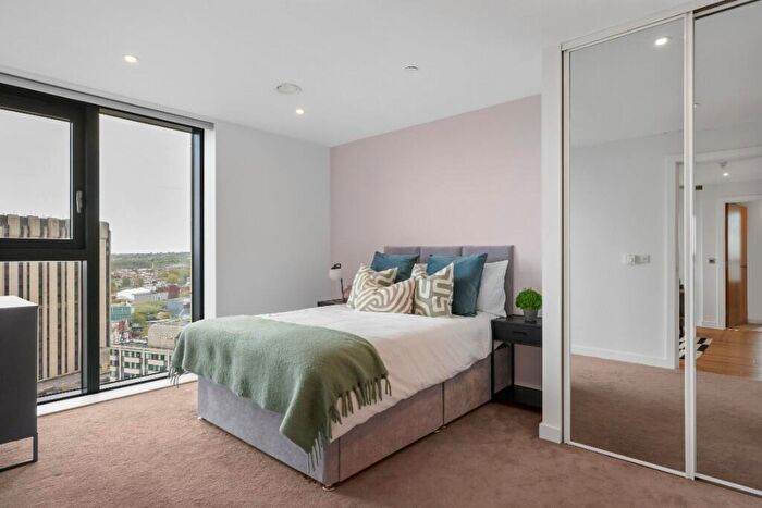 2 Bedroom Flat To Rent In Castle Park View, Castle Street, Bristol, BS2