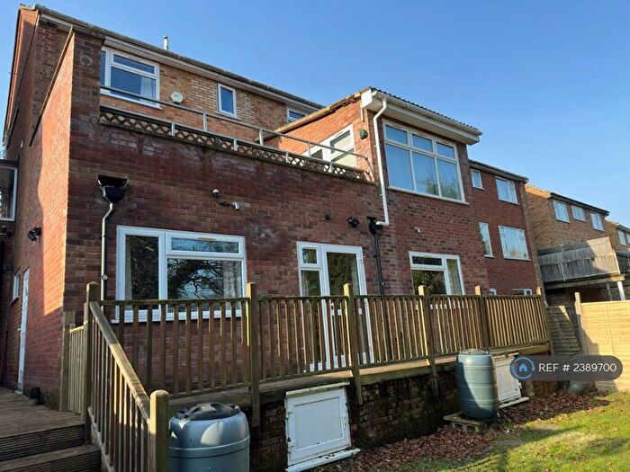 2 Bedroom Flat To Rent In Kingsley Crescent, High Wycombe, HP11